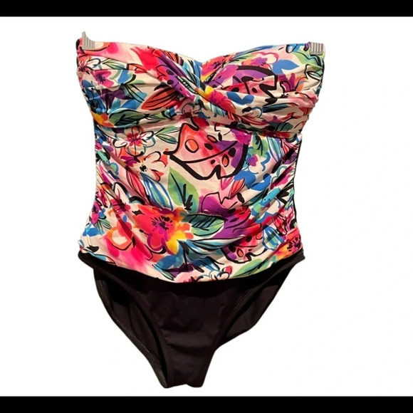 La Blanca one piece swimsuit - Picture 3 of 8